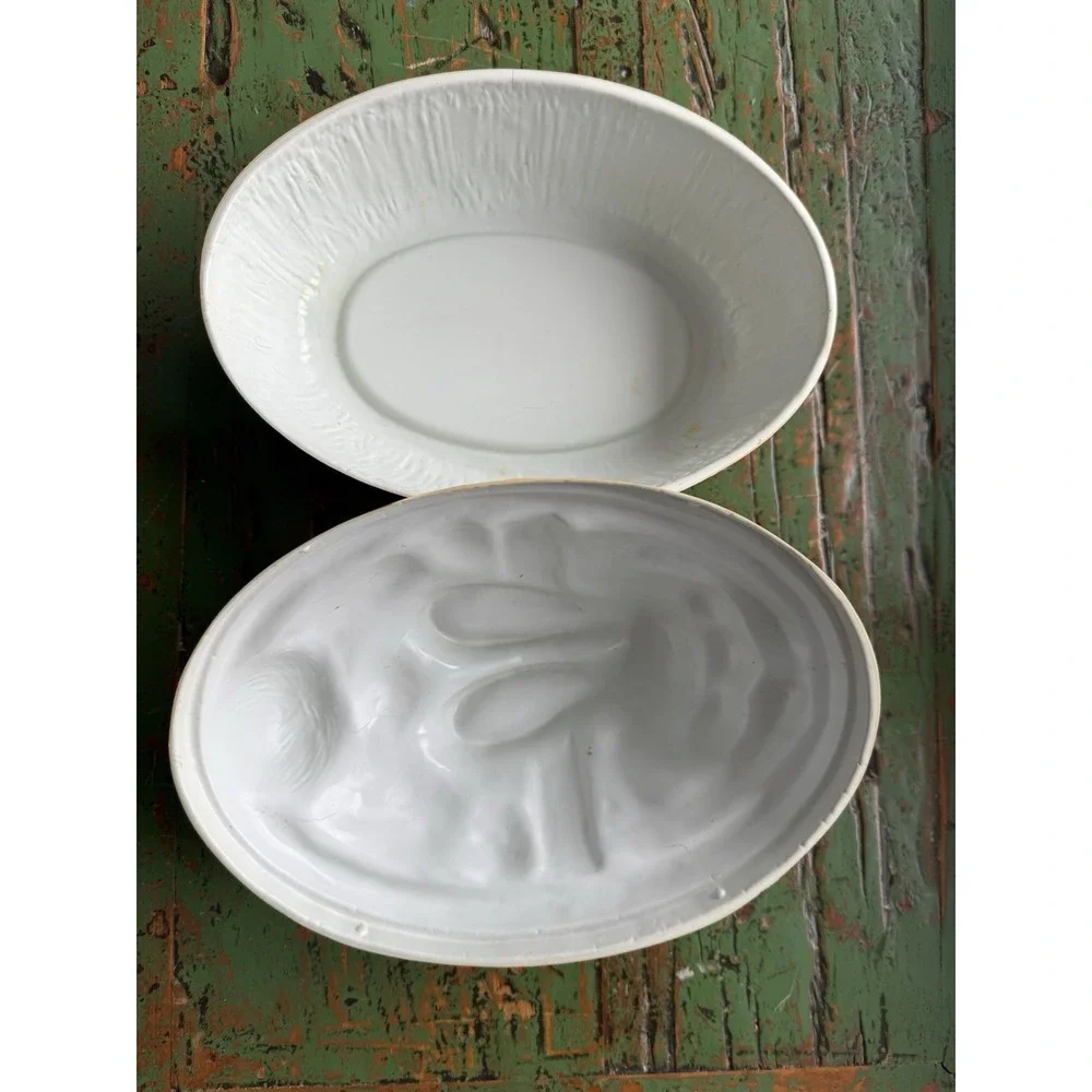 Vintage‎ 3D Plastic Easter Bunny Candy Container With Lid